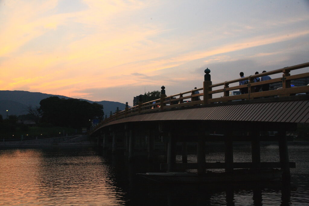 琵琶湖の美しい景色を求めて――琵琶湖八景の旅　四景　夕陽　瀬田石山の清流